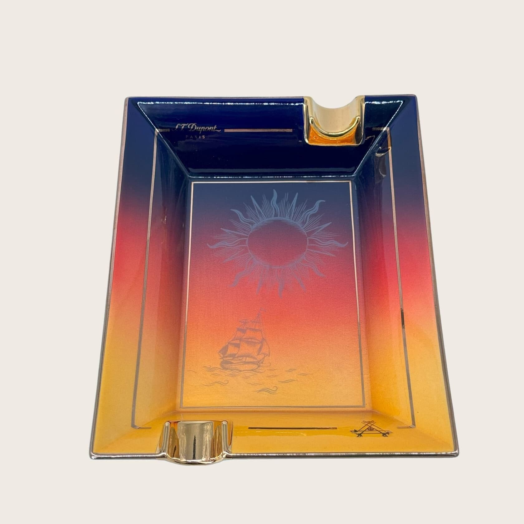 Cigar ashtrays and regular ashtrays — what makes them different